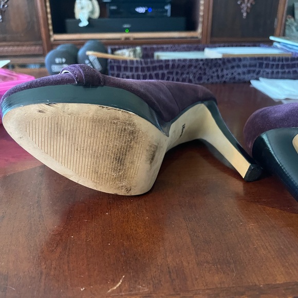 Michael Kors Purple, Black Suede Badass platform Gold MK pumps in size 7.5. - Picture 8 of 11
